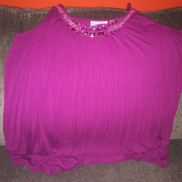 Top - Picture 2 of 2